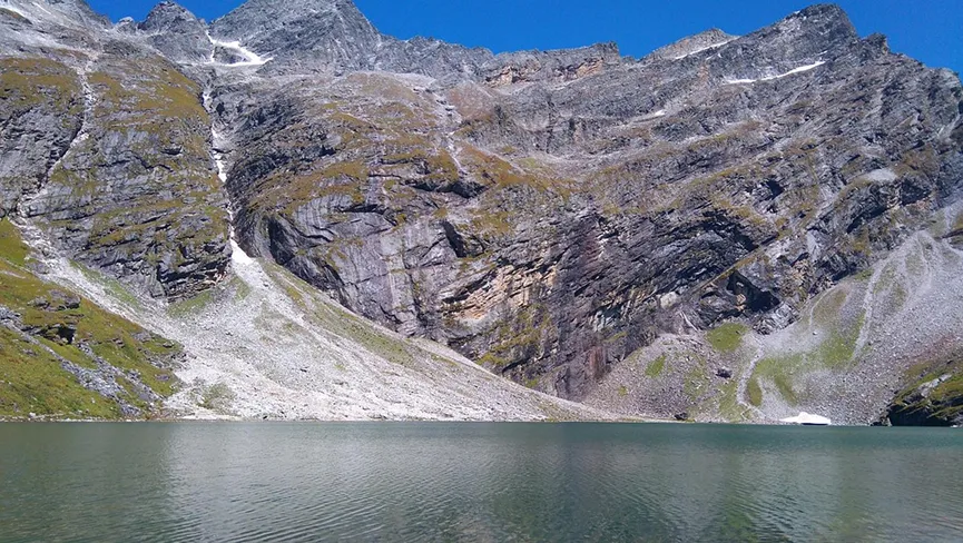 Hemkund Lake