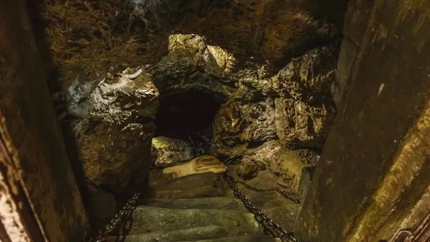 Patal Bhuvaneshwar Cave Temple