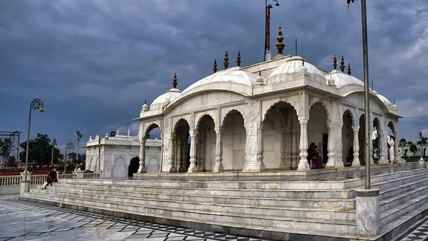 Pawapuri Jal Mandir