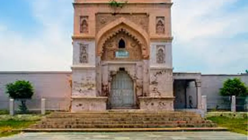 Lal Darwaza Masjid