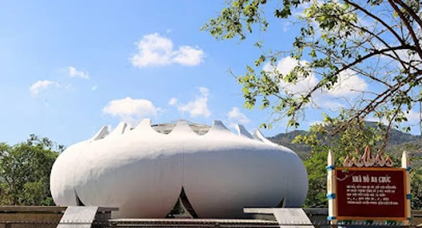 Ba Chuc Mausoleum