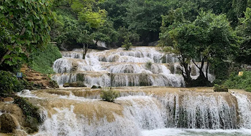 Thanh Hoa Cloud Waterfall